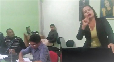 VERMELHO NOVO - VEREADORES RECLAMARAM MUITO DA ATITUDE DO PREFEITO DE MARCAR AUDIÊNCIA PÚBLICA PARA EXPOR A CÂMARA